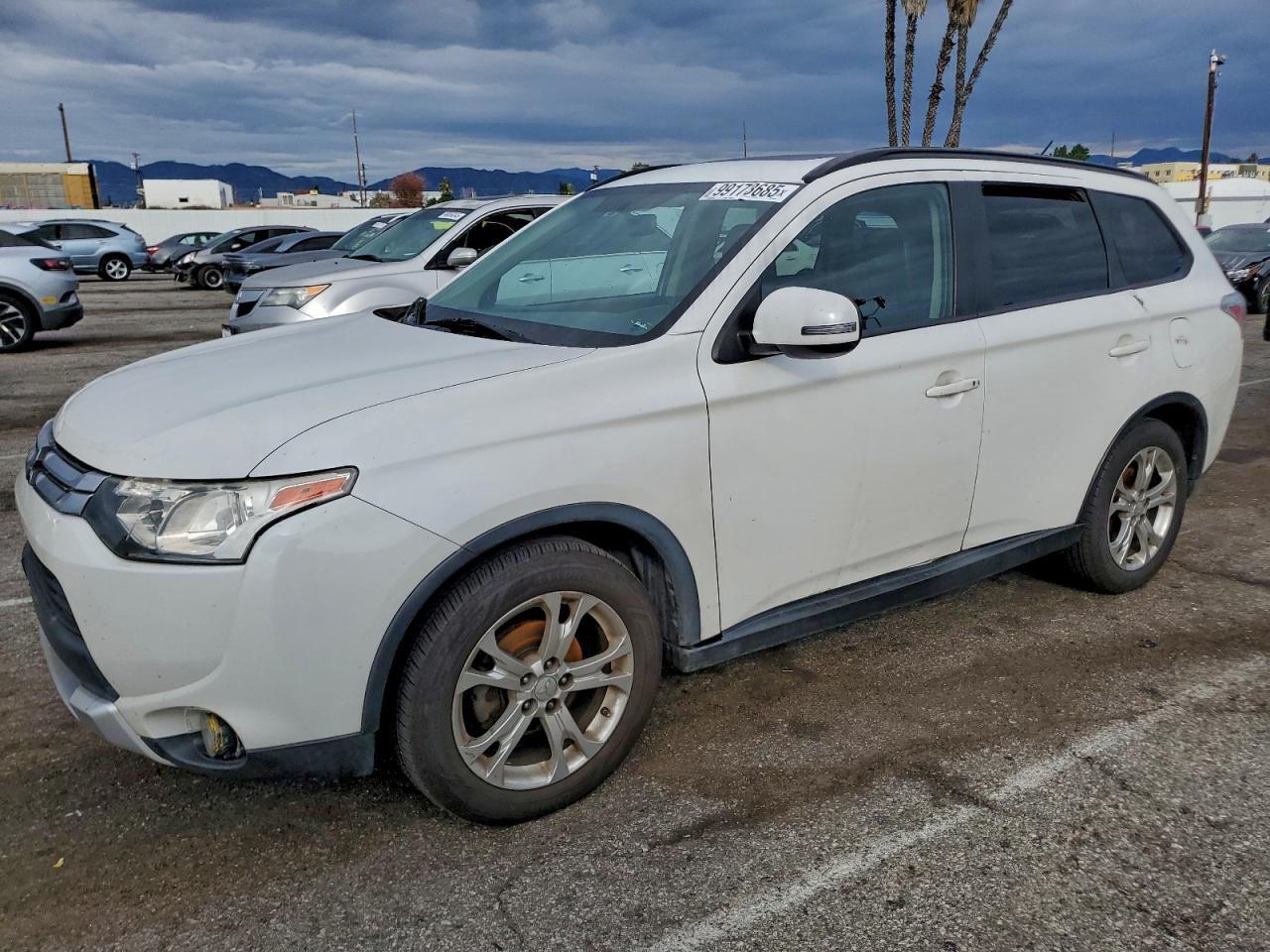 Mitsubishi Outlander Se Image 1