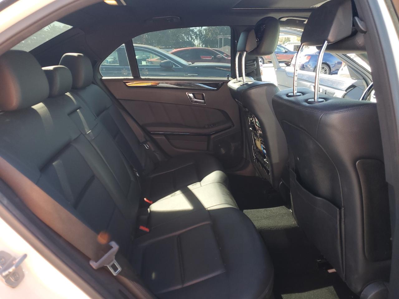 Mercedes-Benz E-Class 350 Image 9