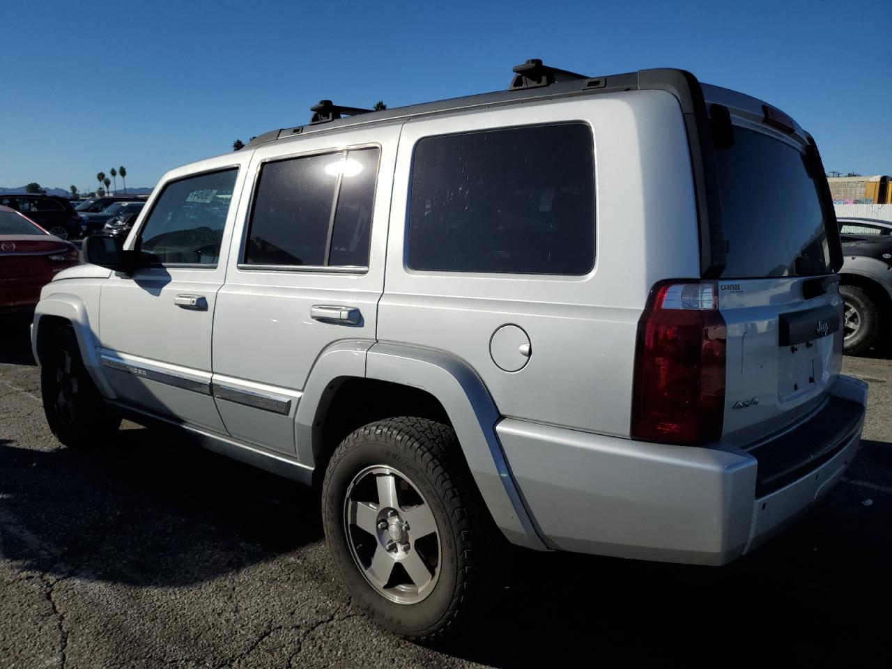 Jeep Commander Sport Image 12
