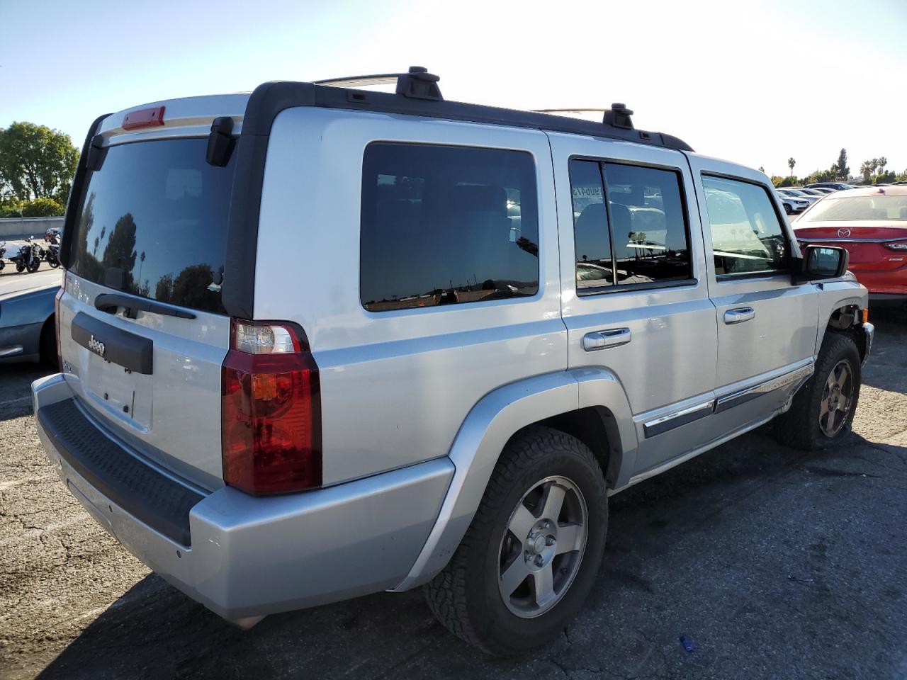 Jeep Commander Sport Image 3