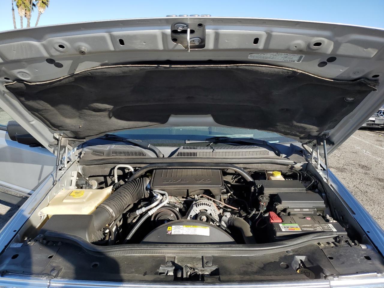 Jeep Commander Sport Image 13