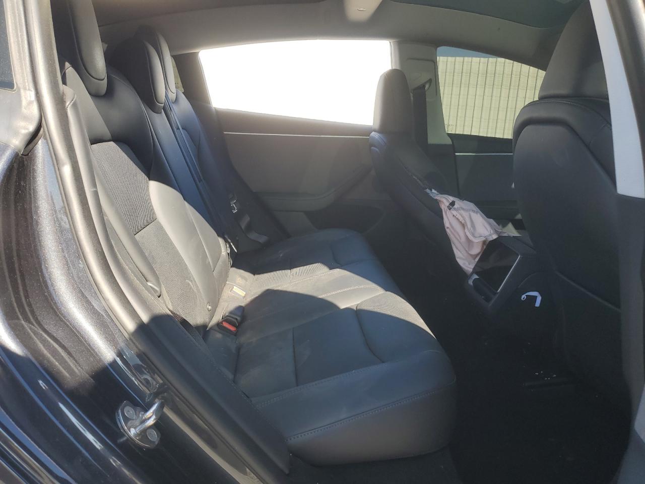 Tesla Model 3 Image 8