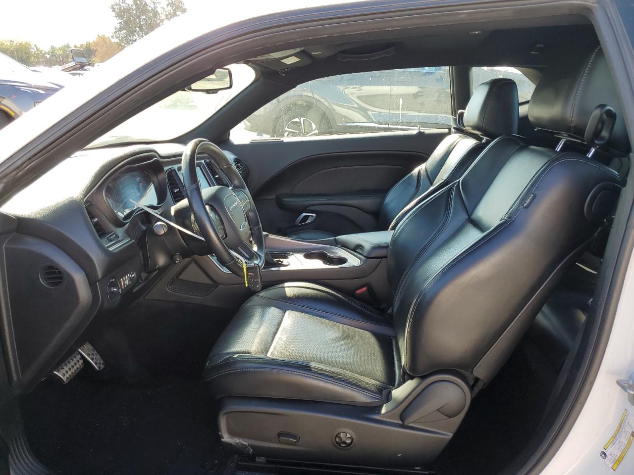 Dodge Challenger Sxt Image 9