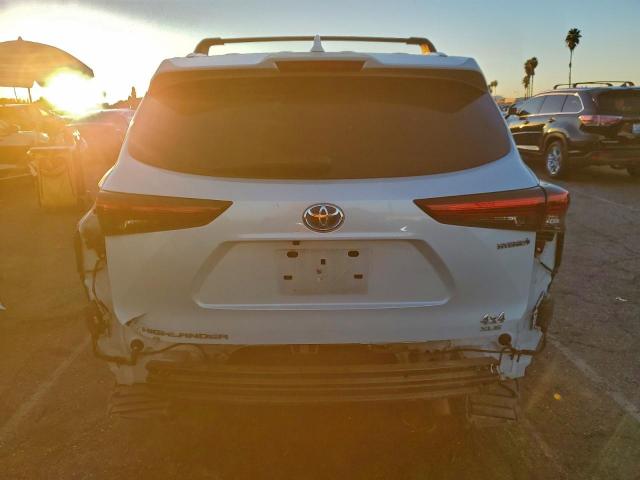 Toyota Highlander Hybrid Bronze Edition Image 2