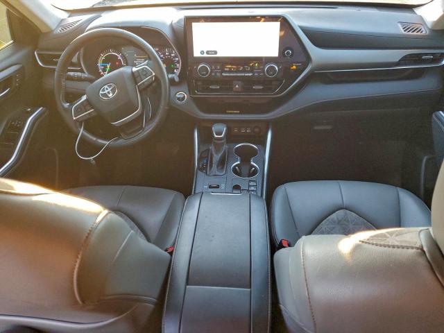 Toyota Highlander Hybrid Bronze Edition Image 6