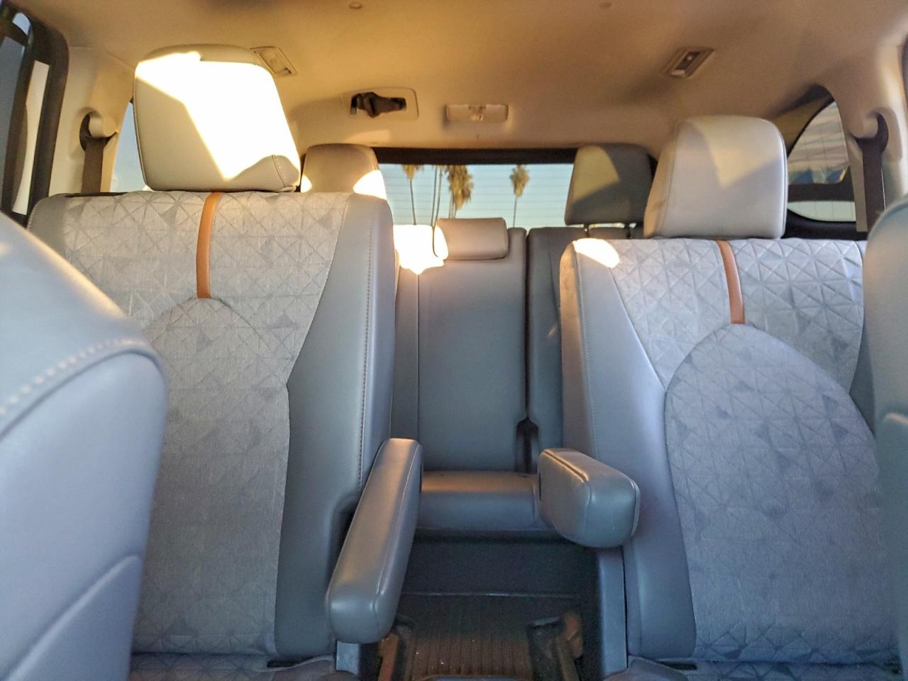 Toyota Highlander Hybrid Bronze Edition Image 5