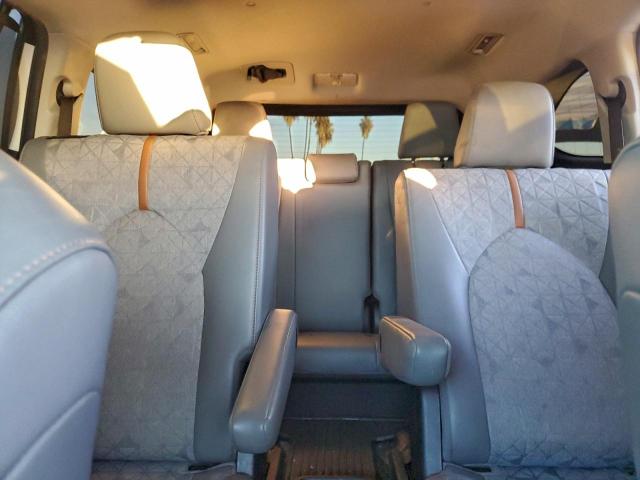 Toyota Highlander Hybrid Bronze Edition Image 5