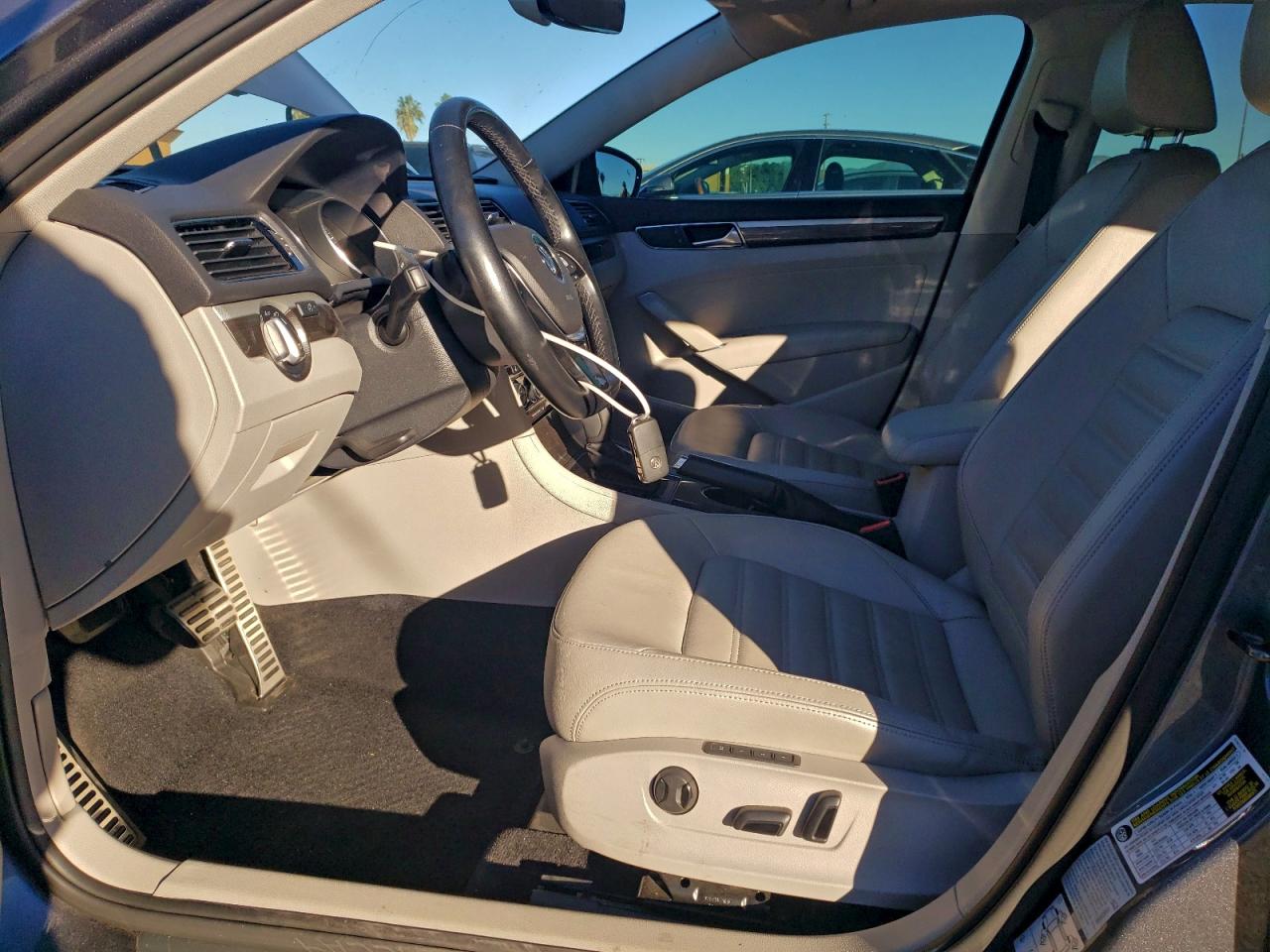 Volkswagen Passat Sel Premium Image 7