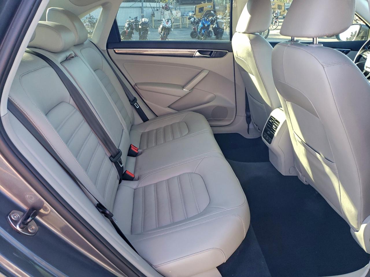 Volkswagen Passat Sel Premium Image 6