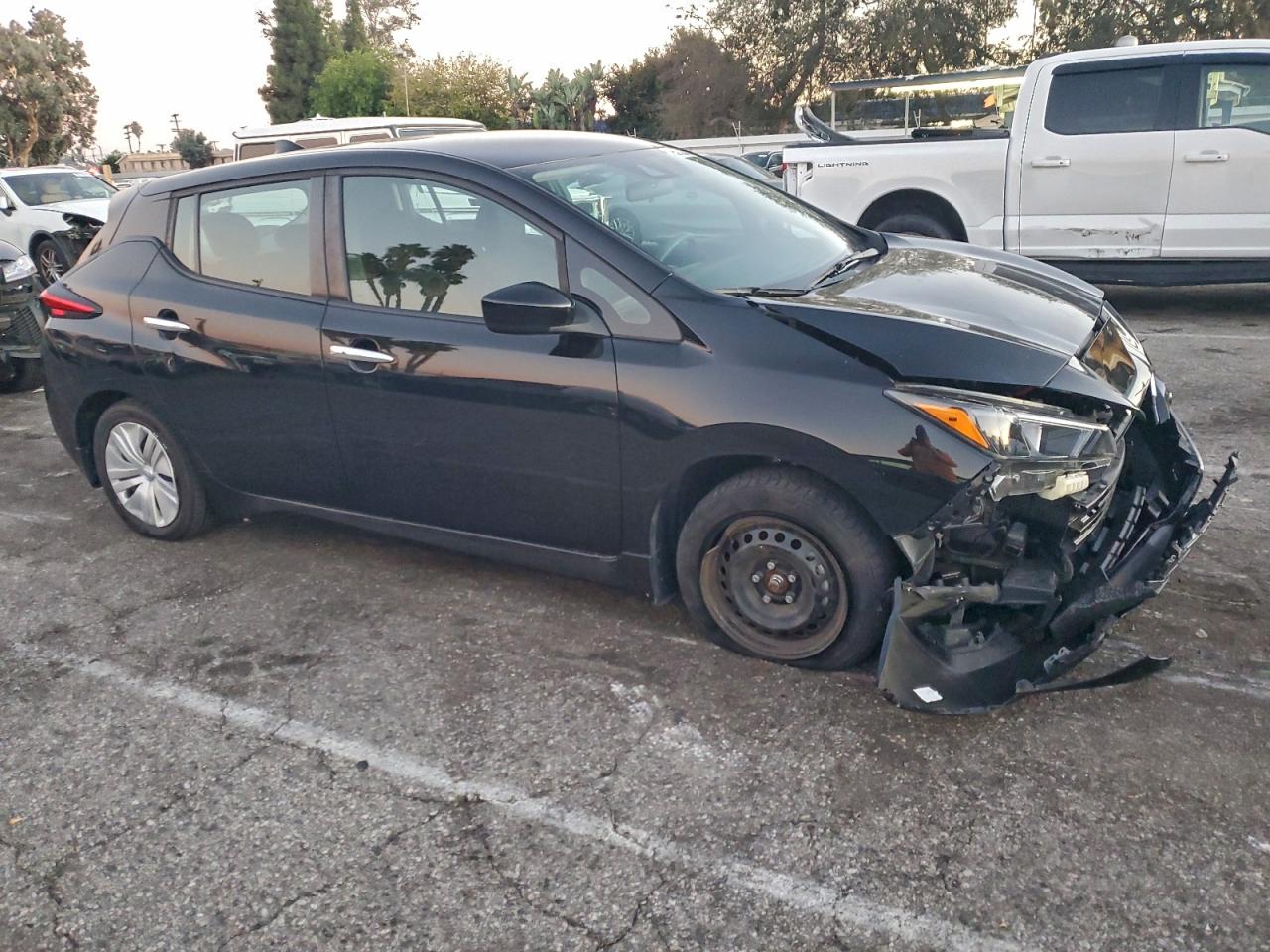 Nissan LEAF S Image 2