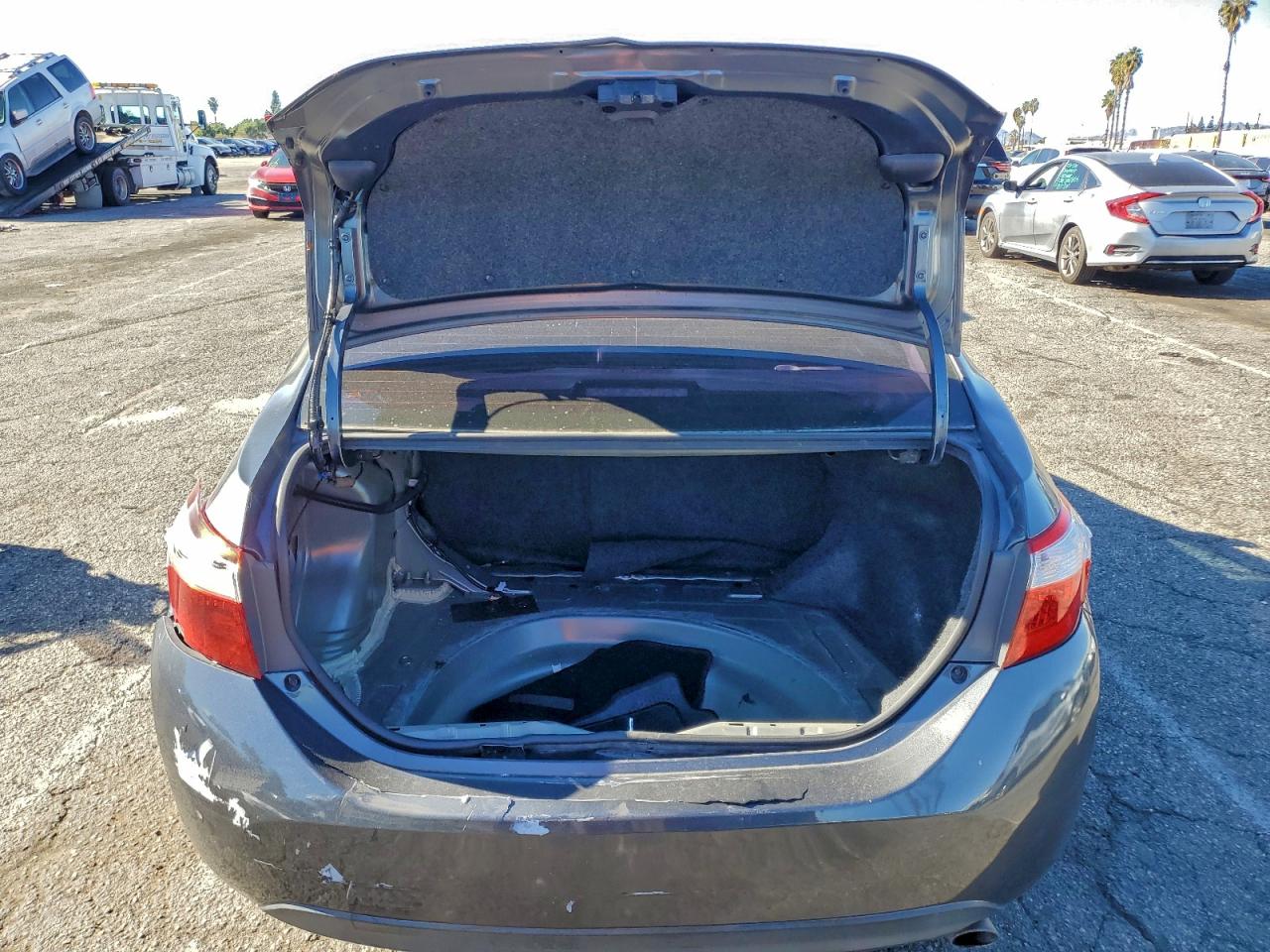 Toyota Corolla L Image 6