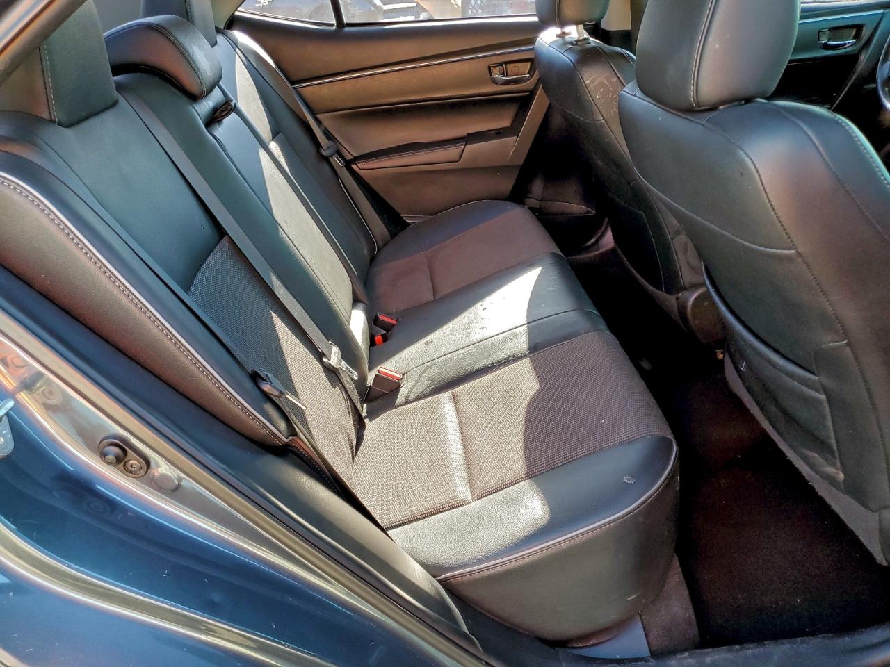 Toyota Corolla L Image 11