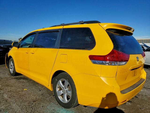 Toyota Sienna Le Image 10