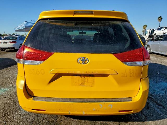 Toyota Sienna Le Image 12