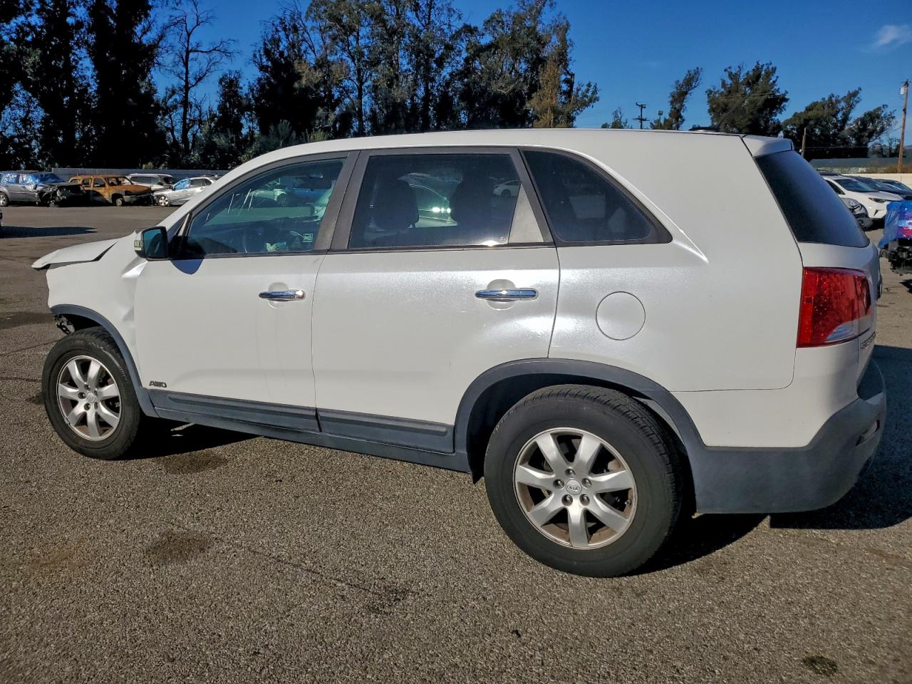 Kia Sorento Base Image 3