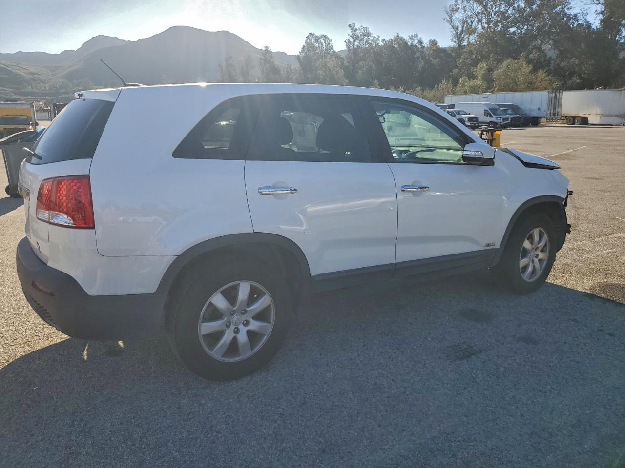 Kia Sorento Base Image 10