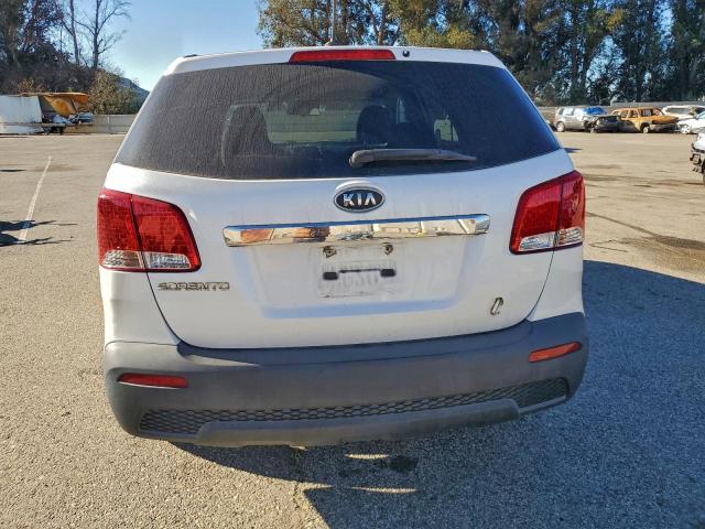 Kia Sorento Base Image 5