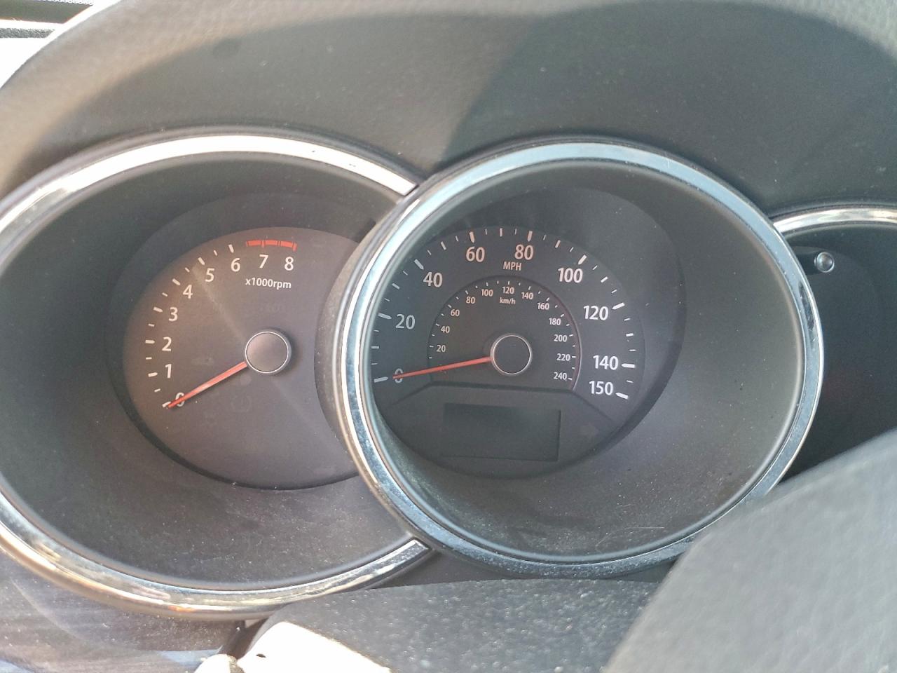 Kia Sorento Base Image 11