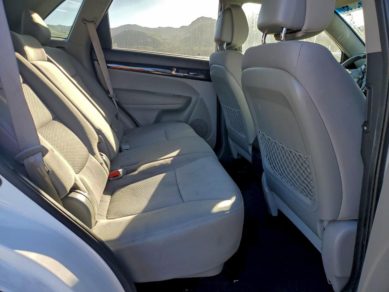 Kia Sorento Base Image 7