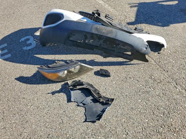 Kia Sorento Base Image 2