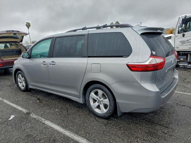 Toyota Sienna Le Image 3