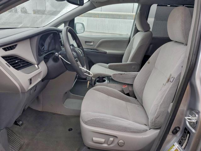 Toyota Sienna Le Image 5