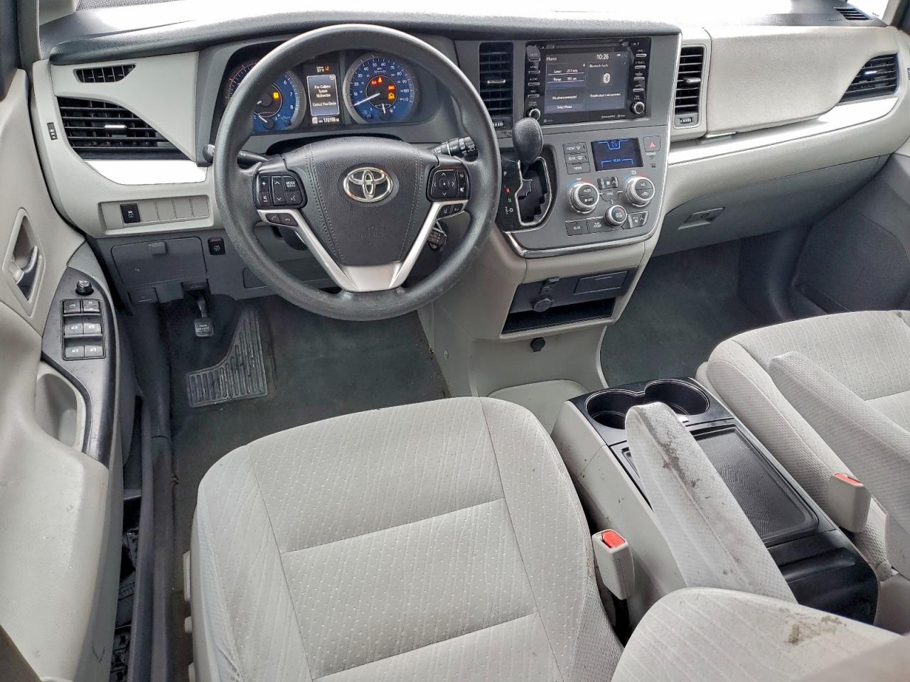 Toyota Sienna Le Image 11