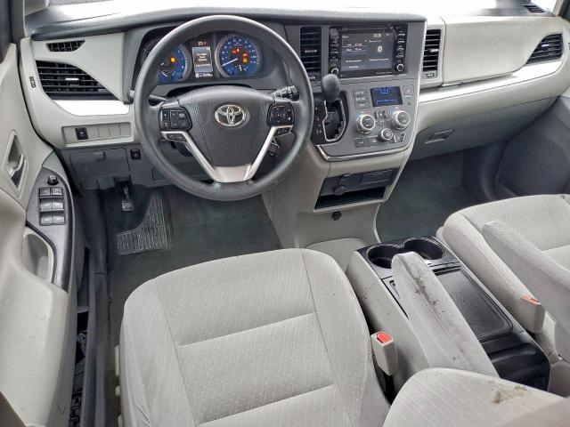 Toyota Sienna Le Image 11