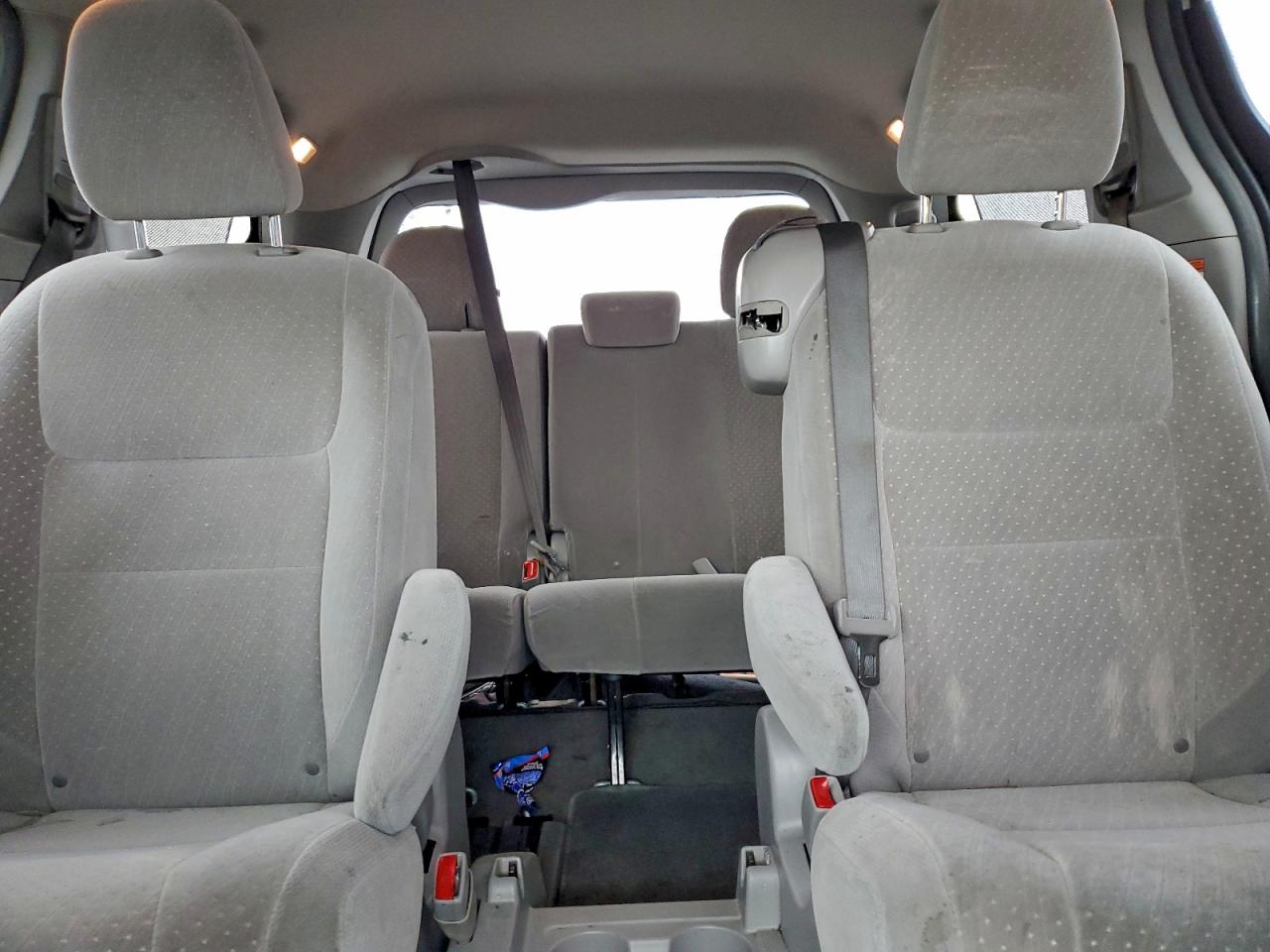 Toyota Sienna Le Image 12