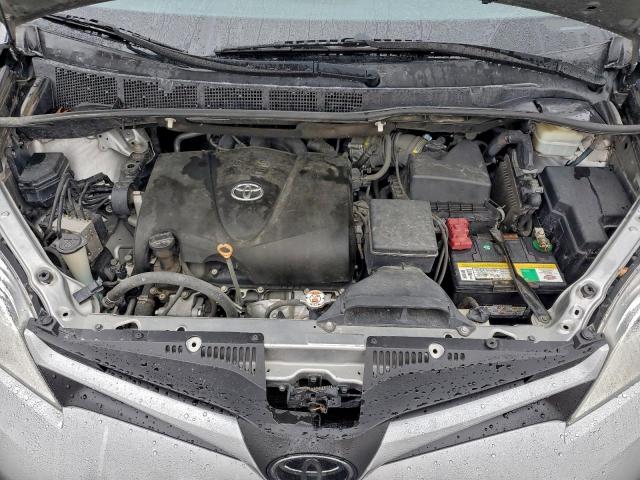 Toyota Sienna Le Image 13