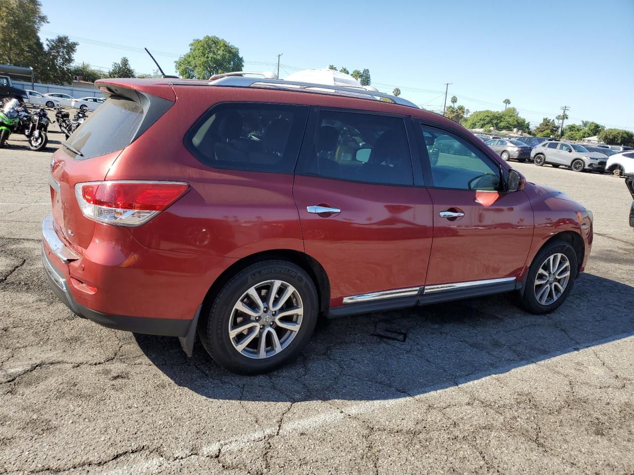 Nissan Pathfinder S Image 8