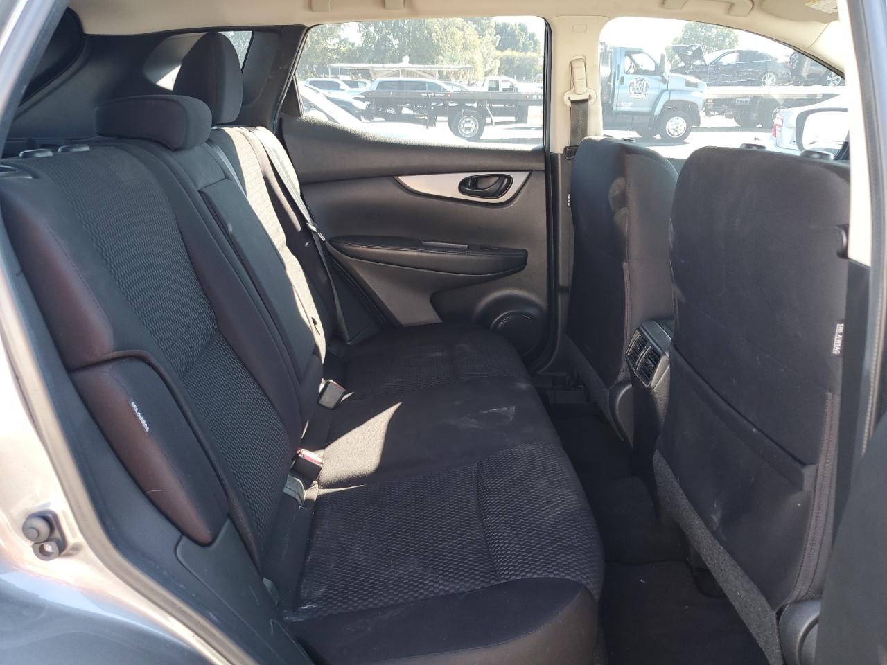 Nissan Rogue S Image 3