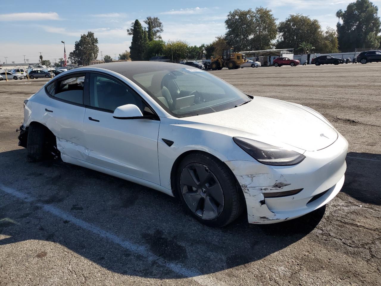 Tesla Model 3 Image 5