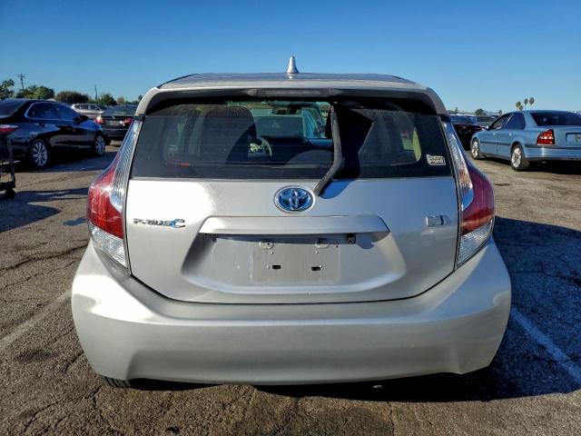 Toyota Prius Image 10