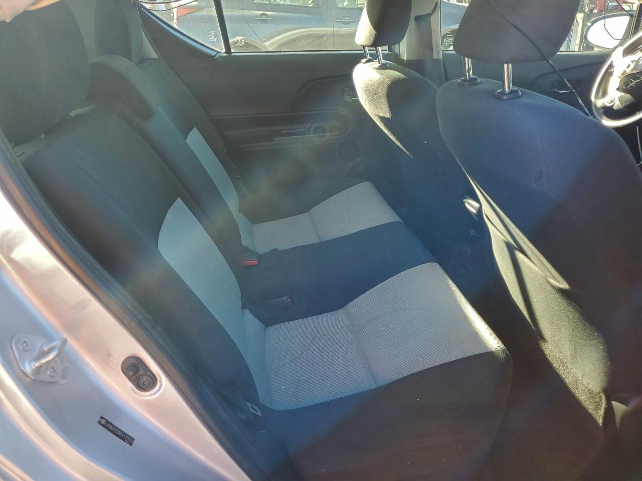 Toyota Prius Image 12