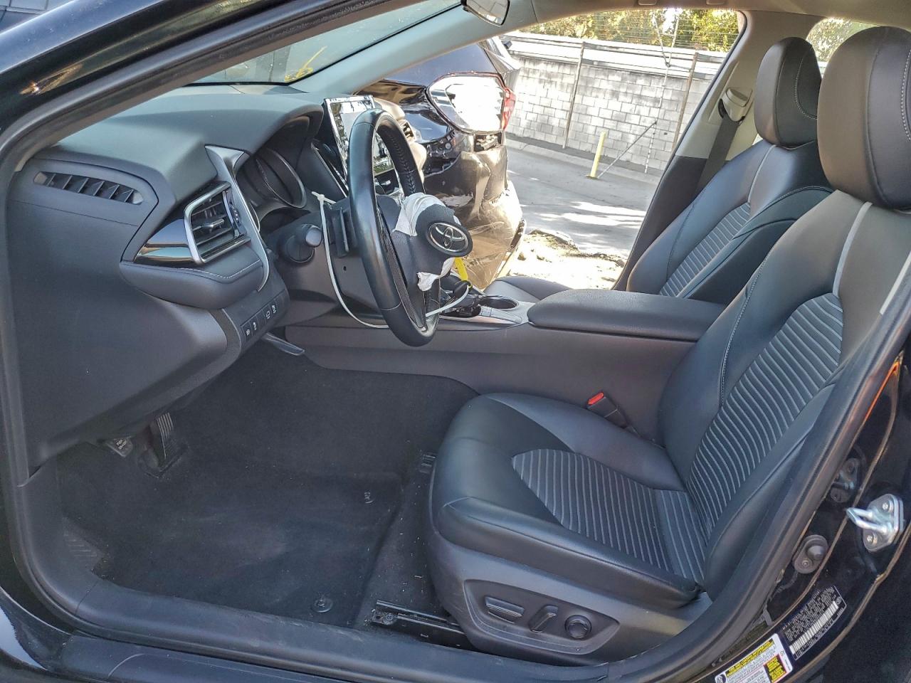 Toyota Camry Se Image 8