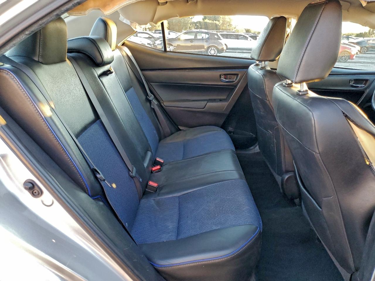 Toyota Corolla L Image 7