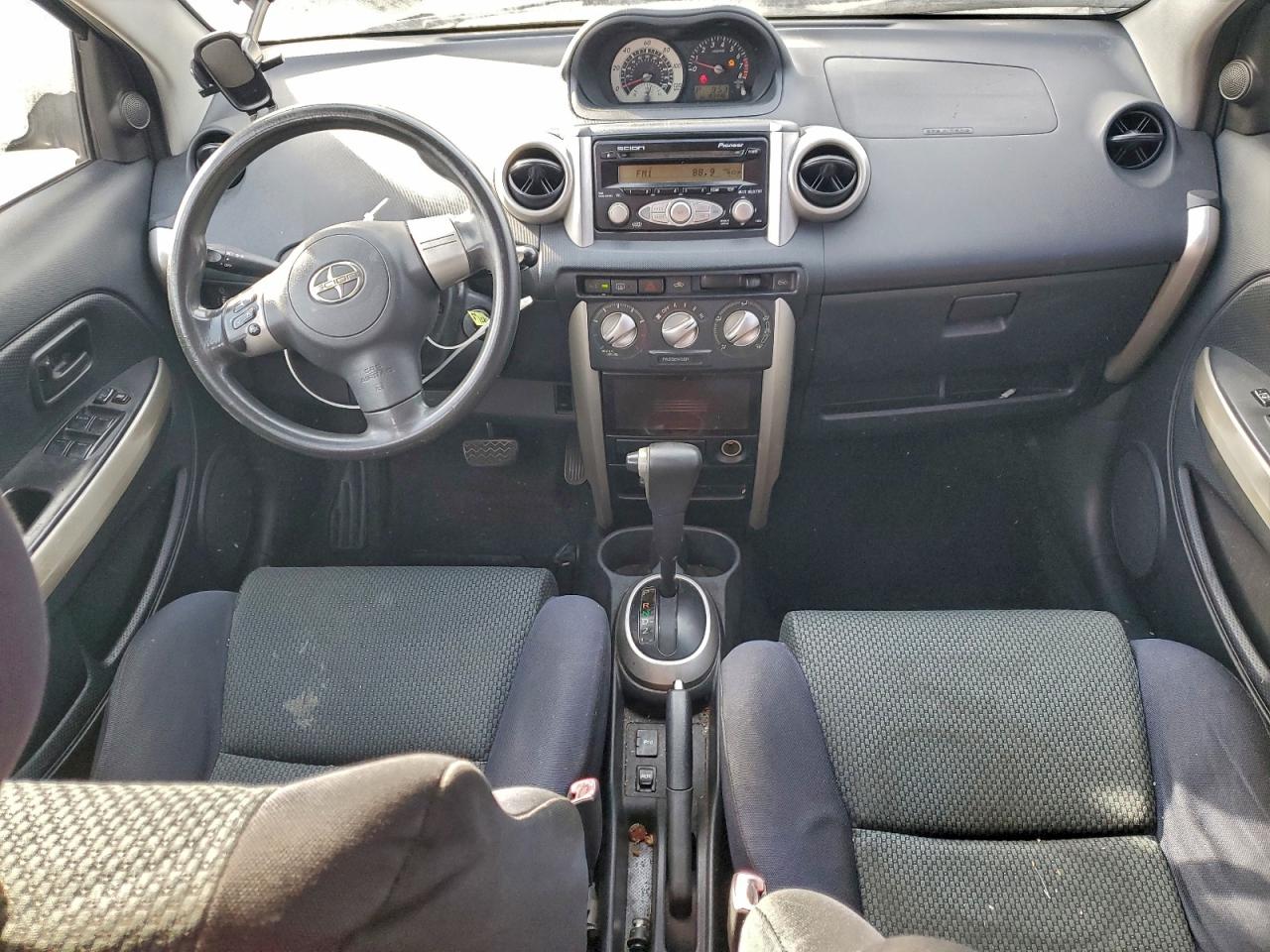 Toyota Scion Image 13