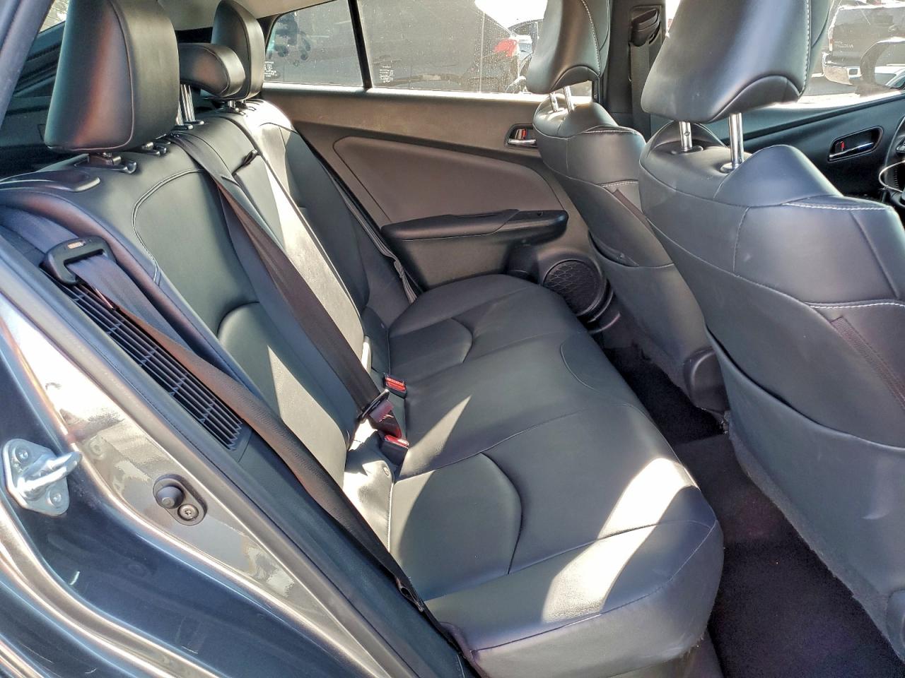 Toyota Prius Le Image 7