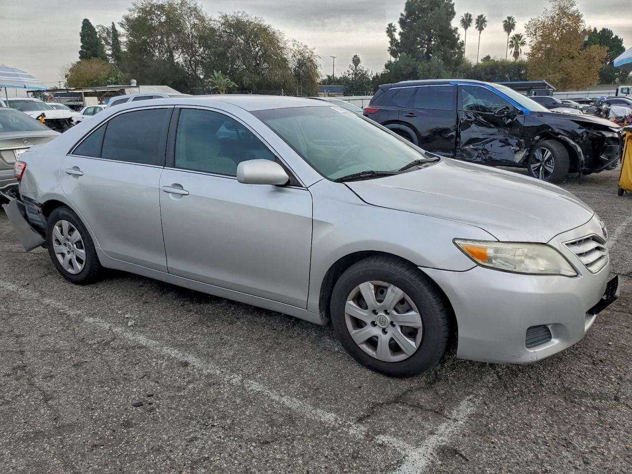 Toyota Camry Base Image 11