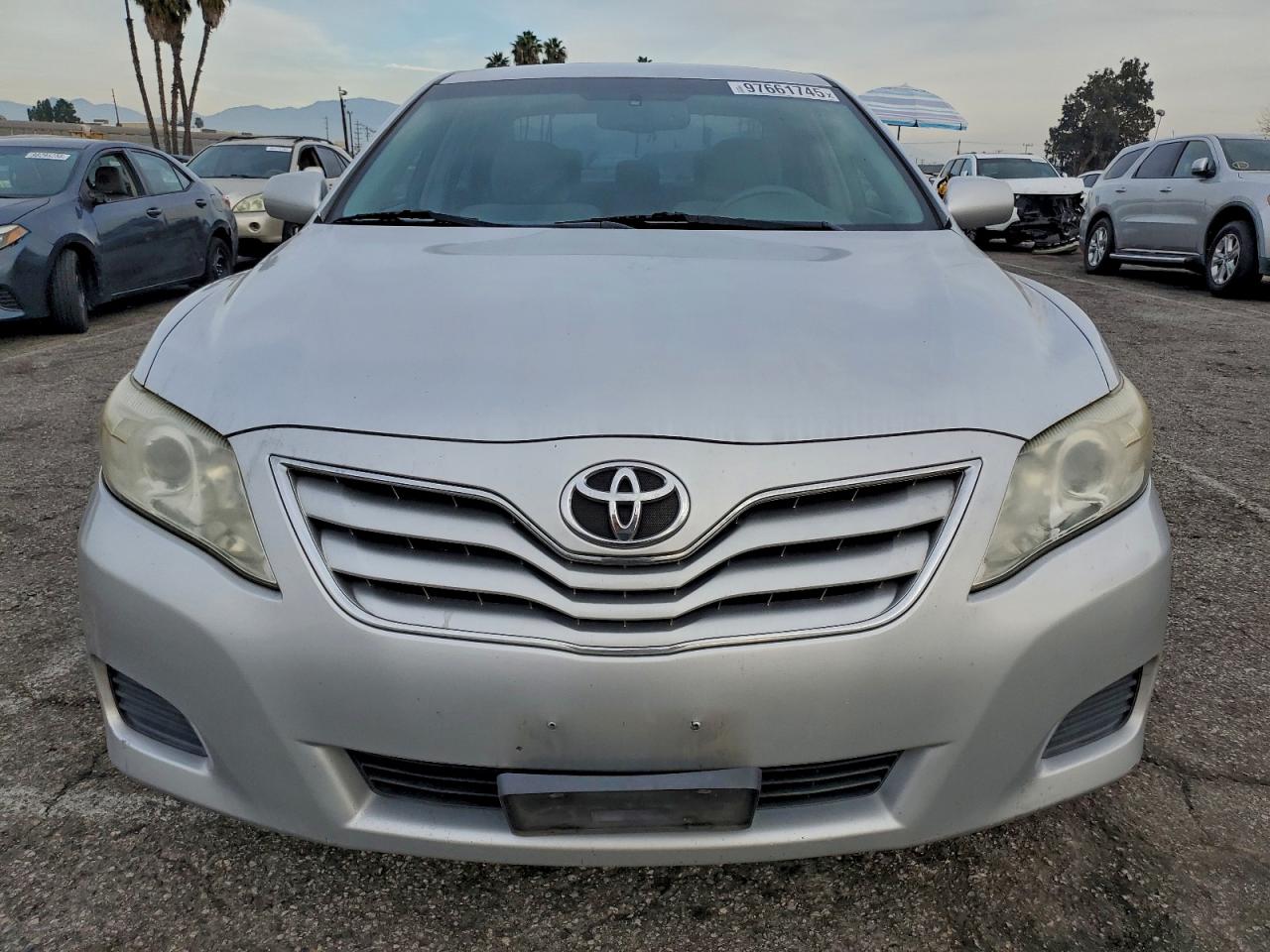 Toyota Camry Base Image 6