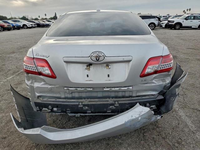 Toyota Camry Base Image 8