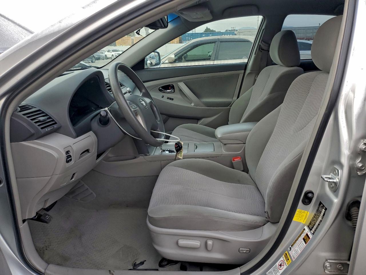 Toyota Camry Base Image 7