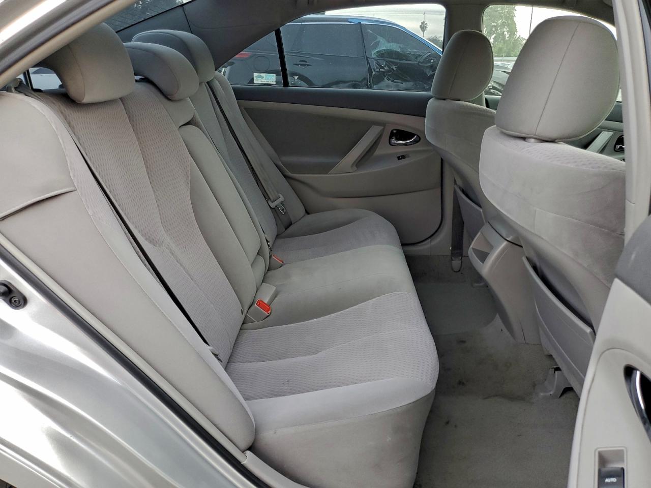 Toyota Camry Base Image 9