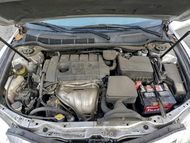 Toyota Camry Base Image 3