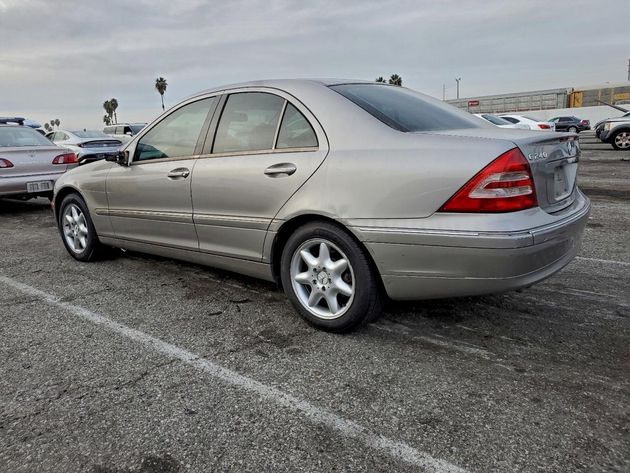 Mercedes-Benz C-Class 240 Image 3