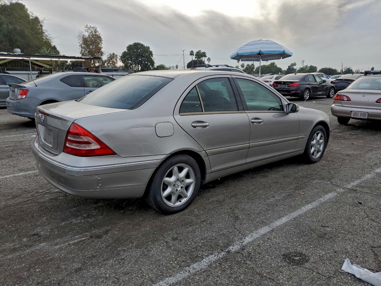 Mercedes-Benz C-Class 240 Image 2