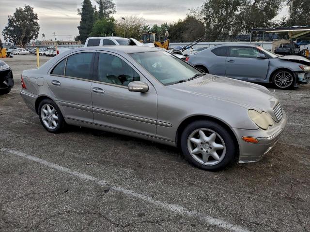 Mercedes-Benz C-Class 240 Image 12