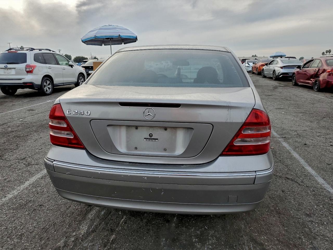 Mercedes-Benz C-Class 240 Image 11