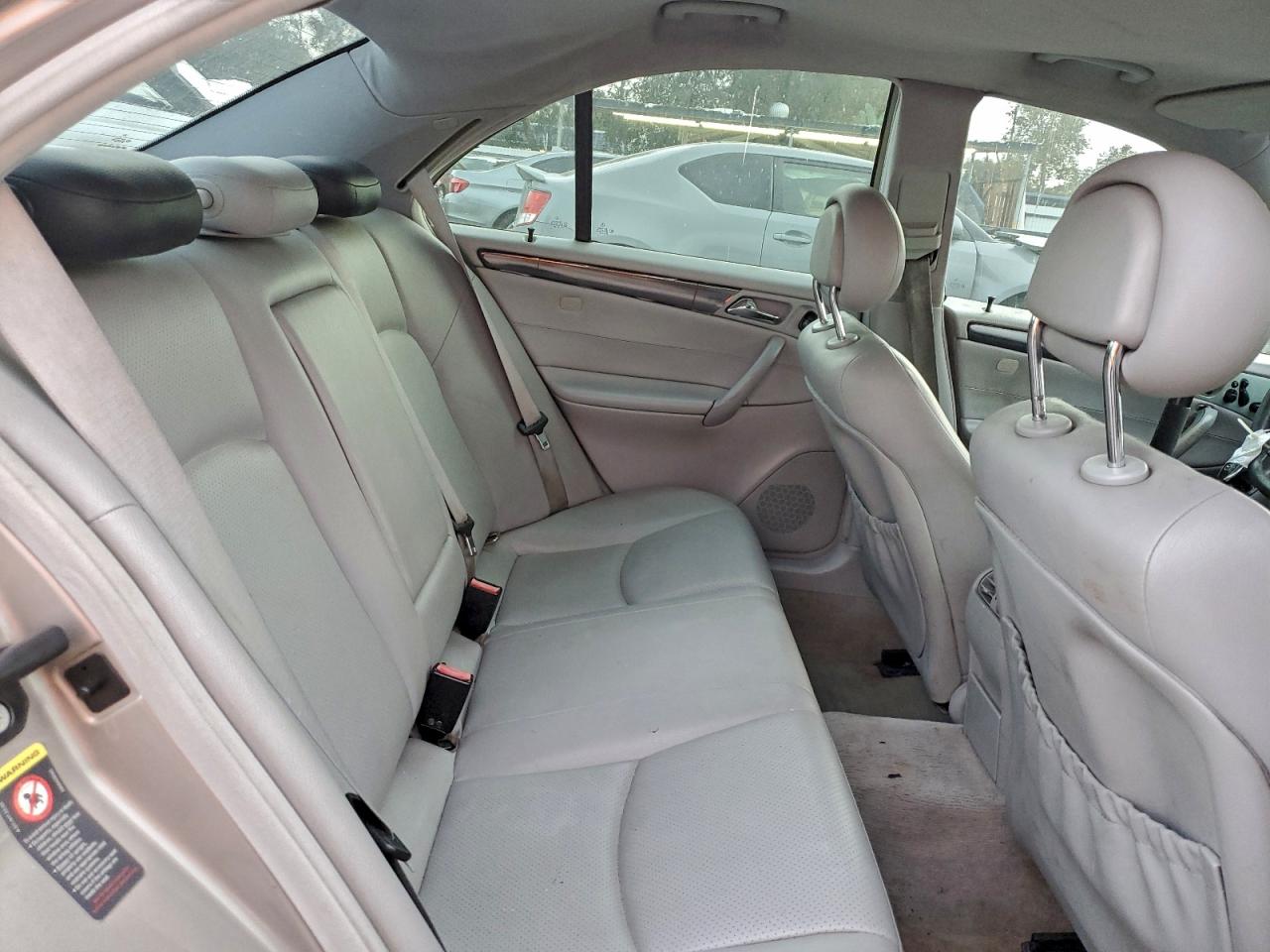 Mercedes-Benz C-Class 240 Image 6